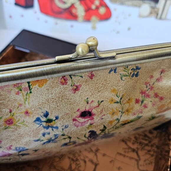 NWOT Patricia Nash Kisslock Wristlet - Picture 3 of 9